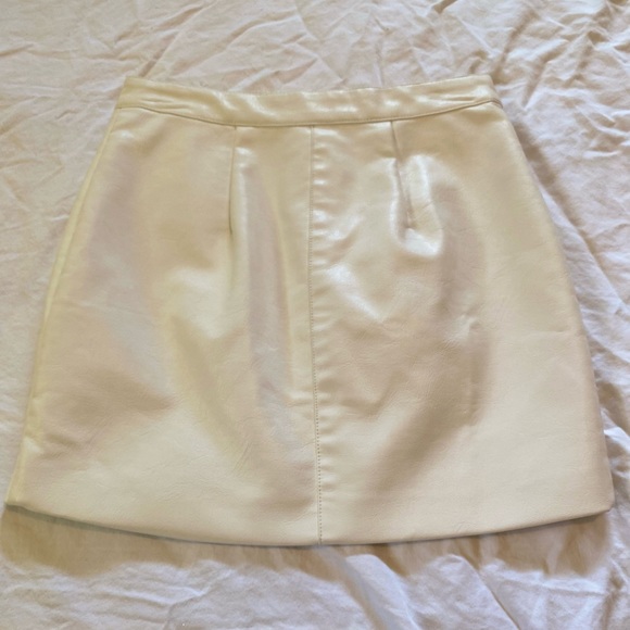 White Leather Mini Skirt (M) - Picture 2 of 6